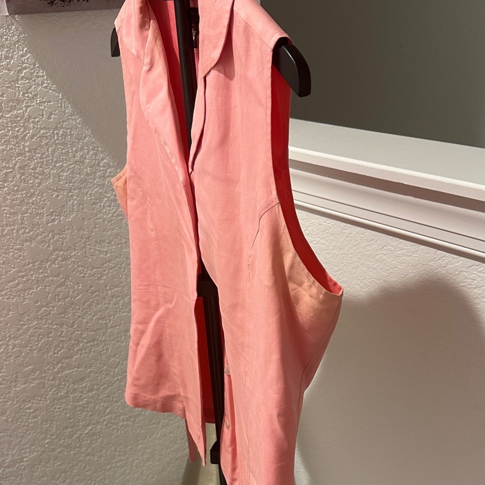 SilkLand Coral Sleeveless Notch-Collar Button-Front Blouse - Picture 4 of 5